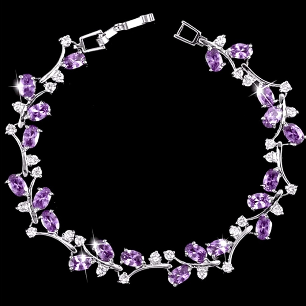 Shiny cute lilac colored bracelet